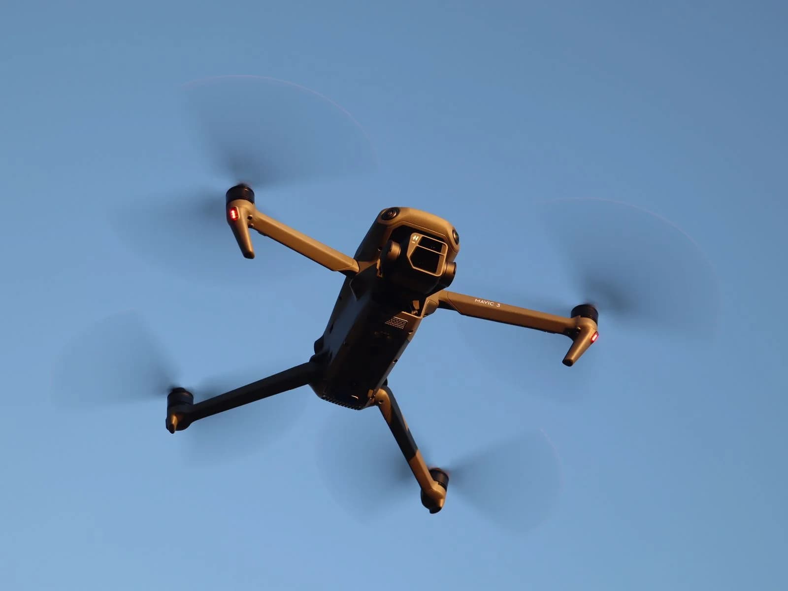 Dron Mavic 3 en vuelo en Valladolid